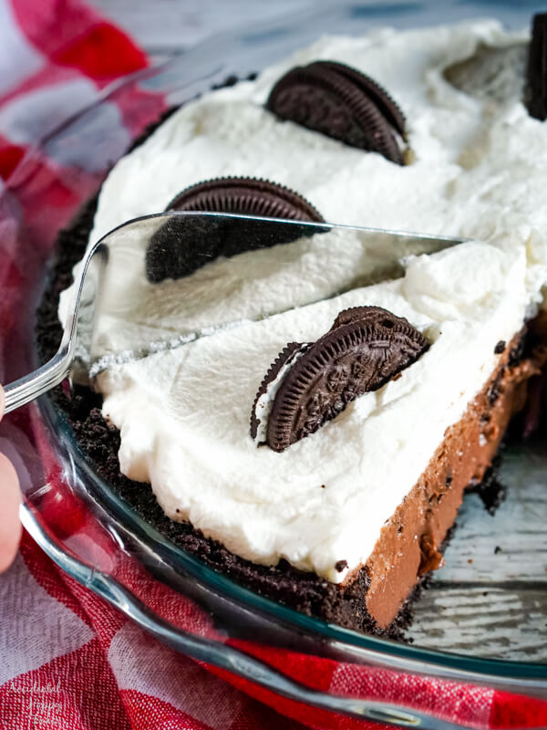 A close up of slicing into the Oreo Pie
